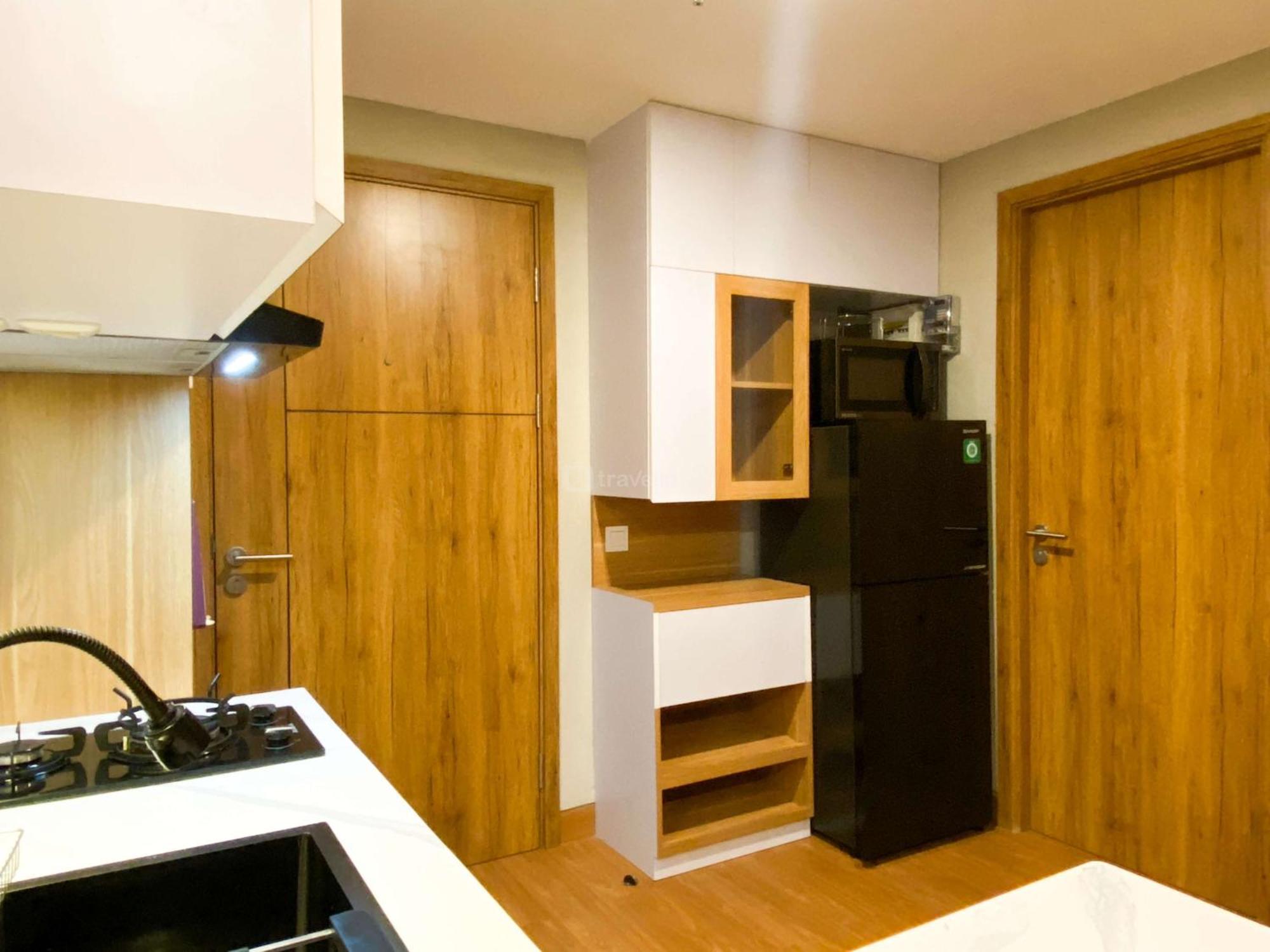 Comfy And Modern Look 1br Gateway Park Lrt By Travelio Bekasi