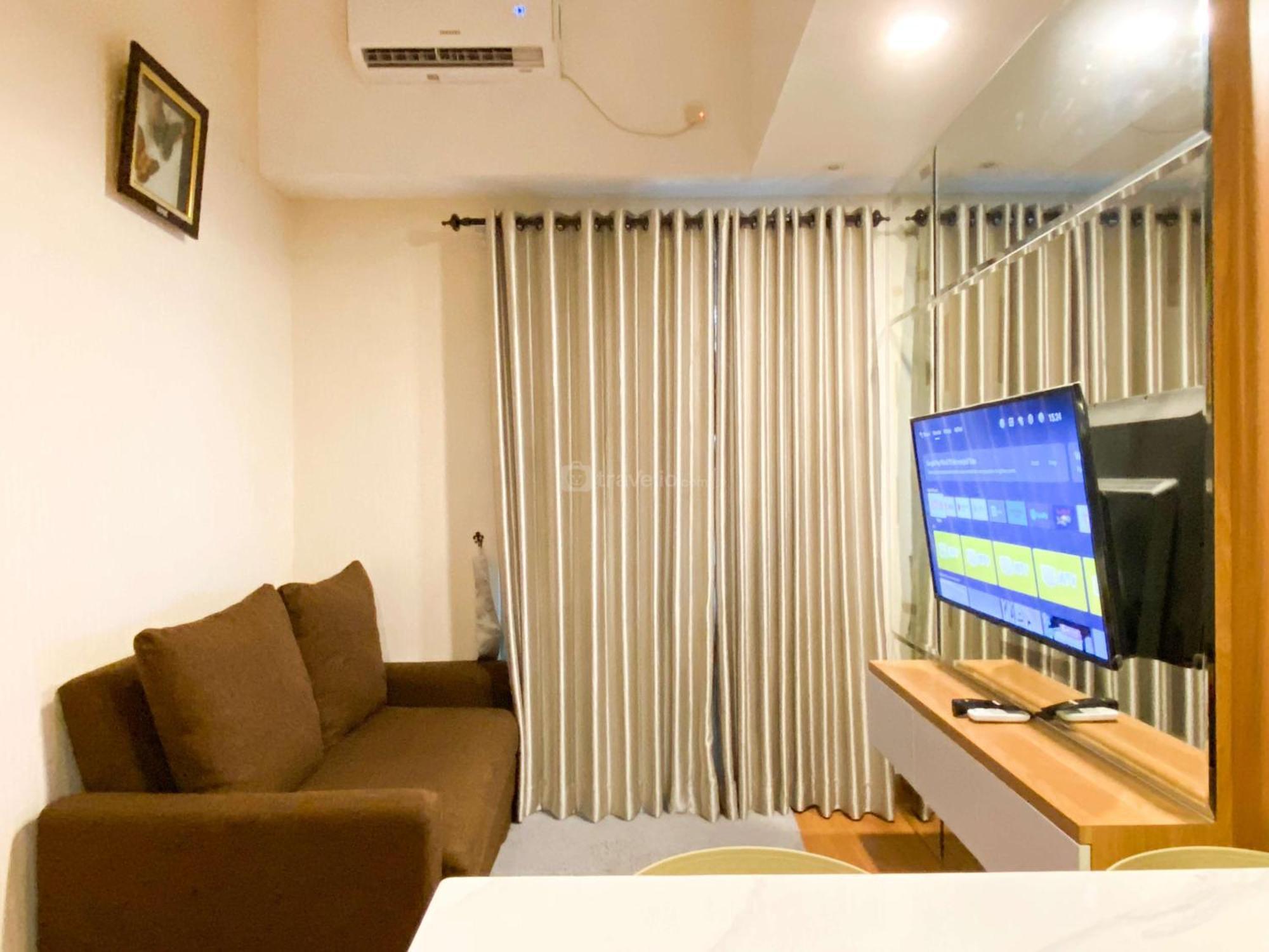 Apartemen Comfy And Modern Look 1br Gateway Park Lrt By Travelio *
