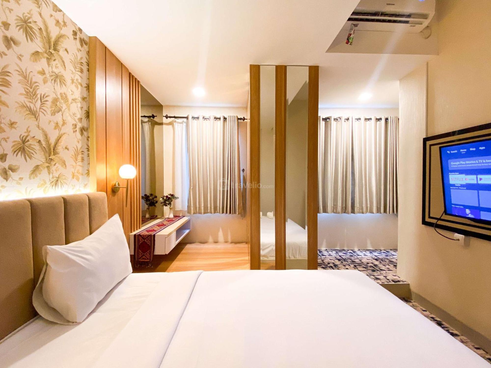 Comfy And Modern Look 1br Gateway Park Lrt By Travelio Apartemen Bekasi