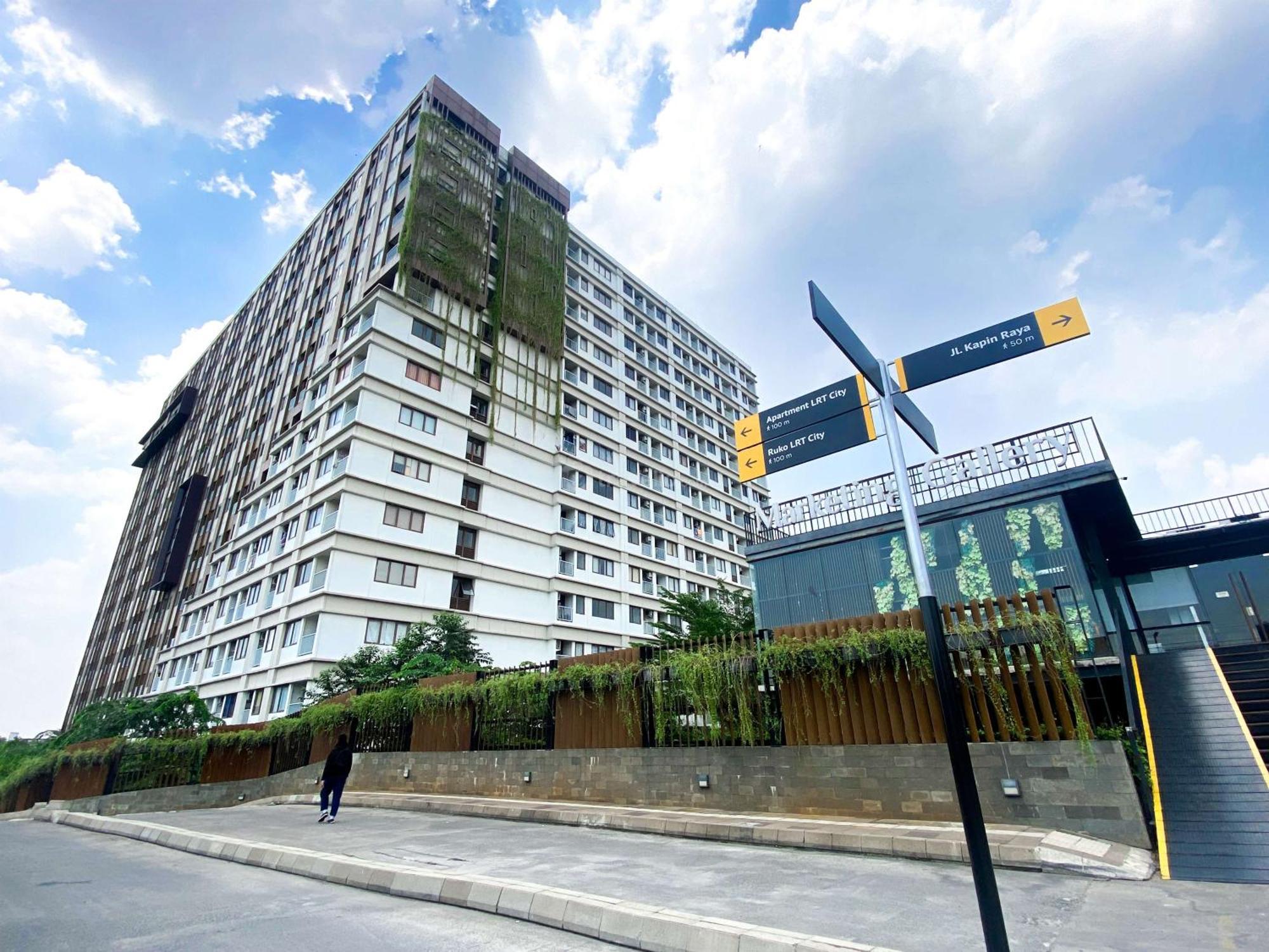 Comfy And Modern Look 1br Gateway Park Lrt By Travelio Apartemen Bekasi