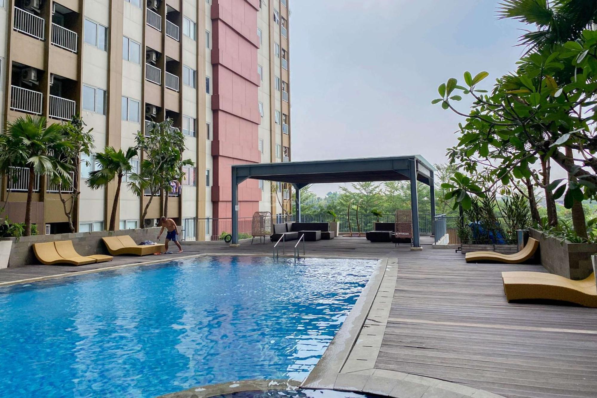 Comfy And Modern Look 1br Gateway Park Lrt By Travelio Bekasi